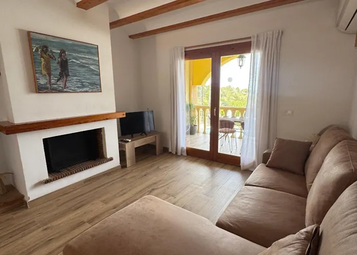 Cozy Duplex Les Rotes Holiday home *